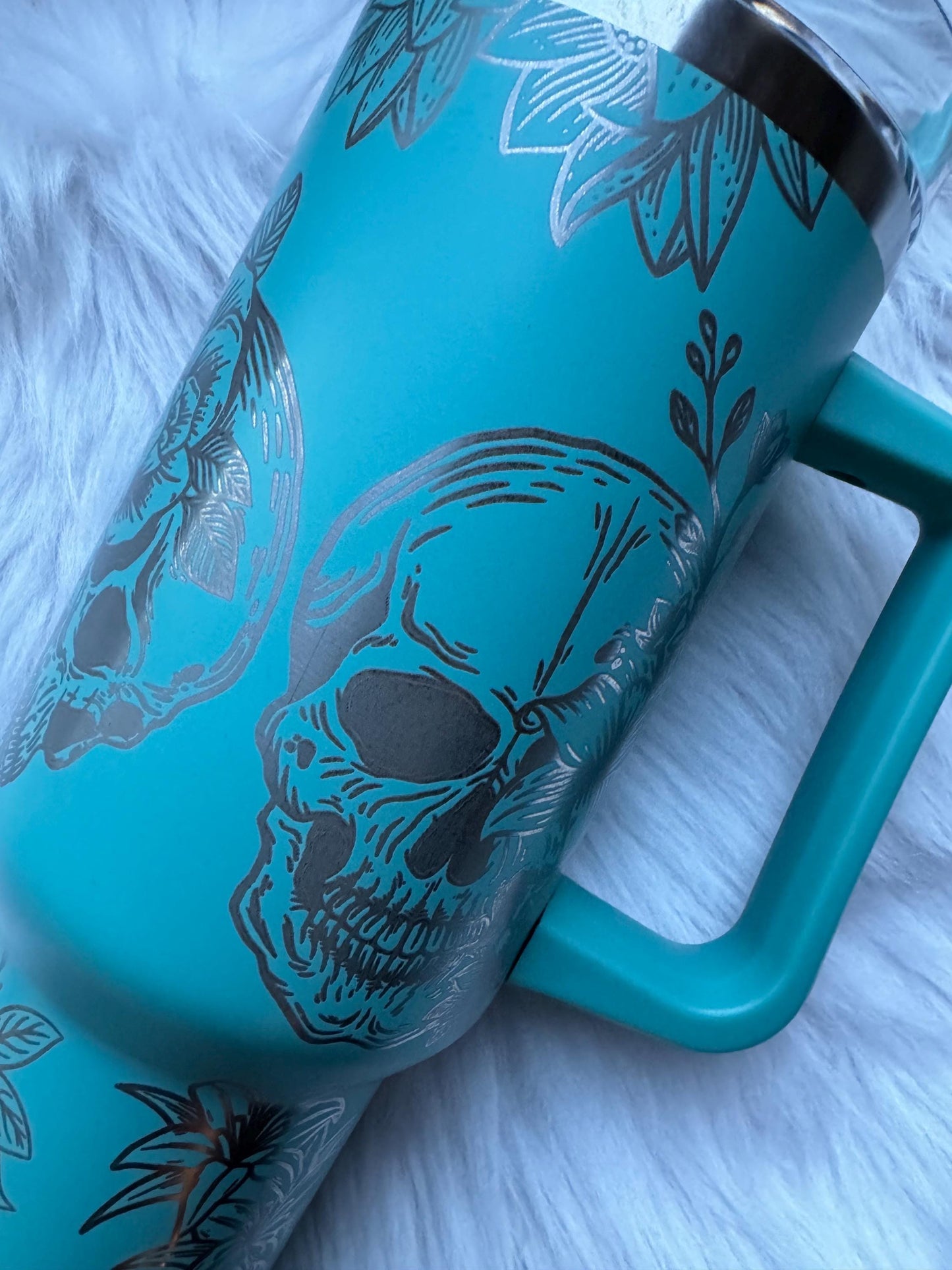 Skull and roses 40 oz engraved tumbler~ Skull and rose design Tumbler~ Sugar Skulls